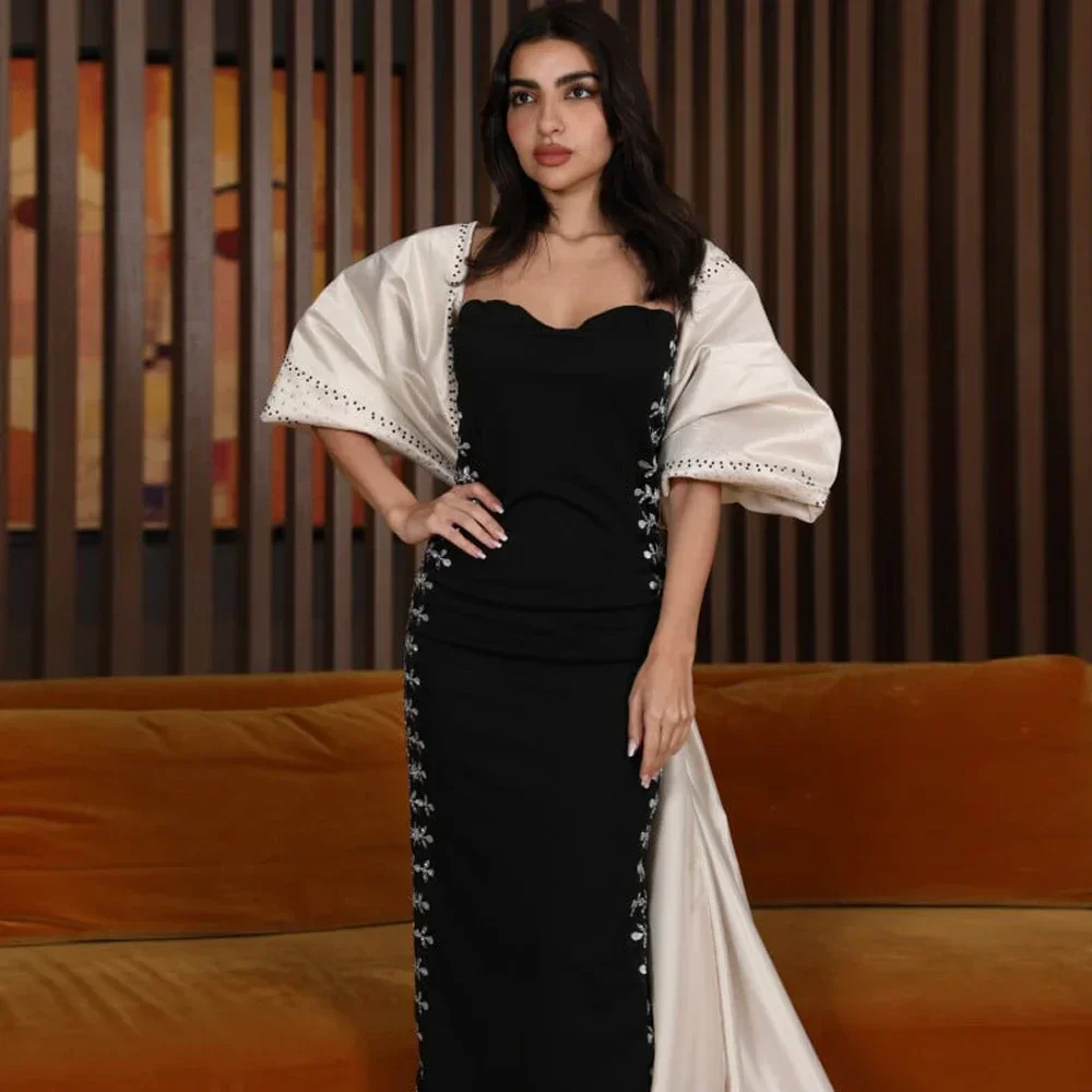 ชุดเดรสย้อนยุคหรูหราที่กําหนดเองคริสตัลลูกปัดแฮนด์เมด การจับคู่สีจากพื้นถึงพื้น การออกแบบที่เป็นเอกลักษณ์ เลือกอย่างระมัดระวัง