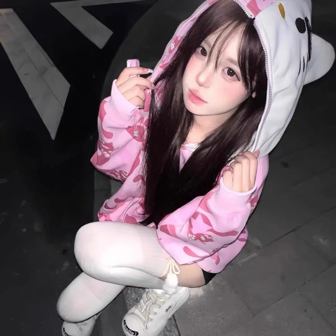 เสื้อฮู้ดมีซิปการ์ตูนเฮลโลคิตตี้ลายอนิเมะน่ารักสไตล์ Y2K เสื้อคลุมคู่รักลายพราง เสื้อแจ็คเก็ตแฟชั่น ของขวัญคริสต์มาสสุดฮิต
