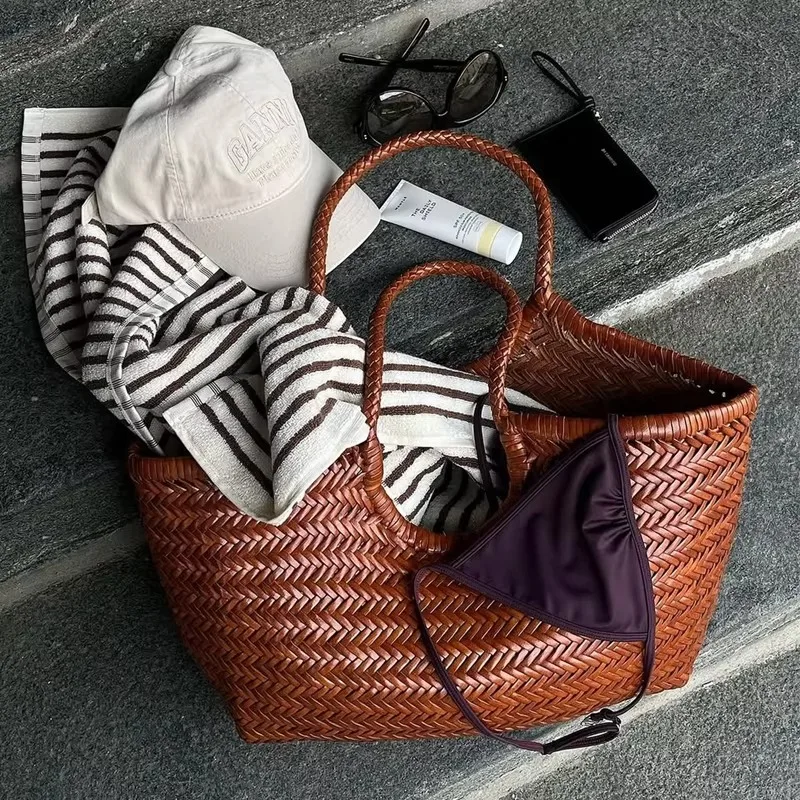 Leather Woven Bag Large-Capacity Women's Tote Bag Holiday Leisure Top Layer Cowhide Shoulder Bag Vegetable Basket Bag.
