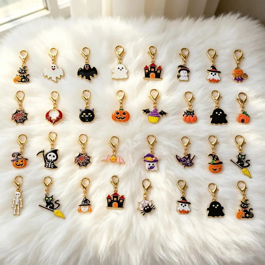1/5/10/20/50/100pcs Dark-Themed Halloween Keychain Set, Random Pattern Fun Halloween Bag Charms, Charming Niche Keychains, Hallo