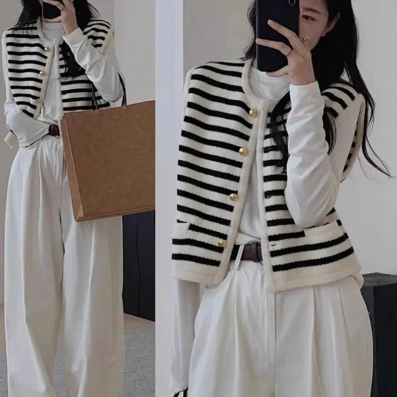 

Свитера 2025 г. Женский жилет Вязаный жилет Тенденции свитеров Жилет без рукавов Женские жилеты Уютный зимний вязаный свитер в студенческом стиле