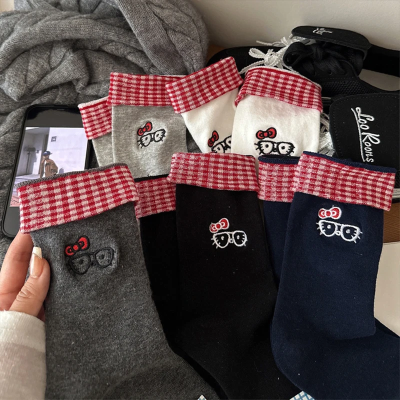 Simpatici calzini a metà polpaccio scozzesi HelloKitty Calzini da donna ricamati con nodo a farfalla rovesciato Calzini versatili alla moda