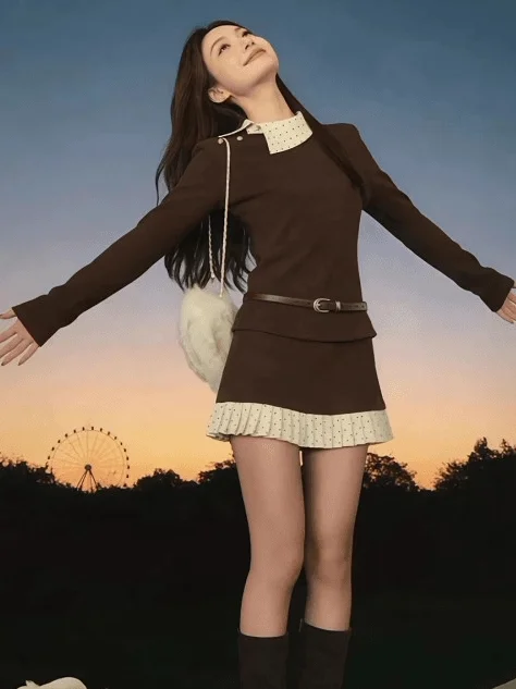 

Женский комплект с юбкой в горошек: топ с высокой талией и контрастным дизайном, зимний модный ансамбль, повседневный стиль, вязаный топ, гарантированное тепло