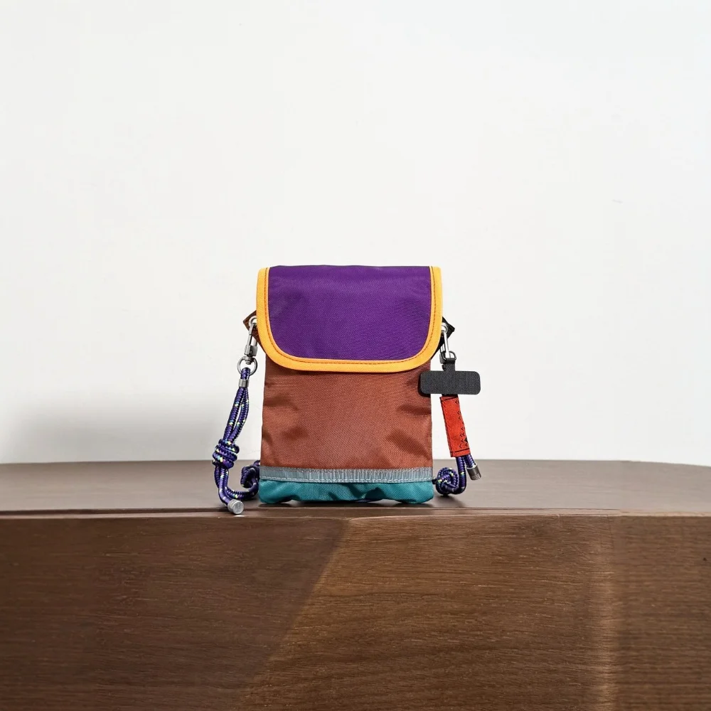 

Color blocking crossbody phone bag for men and women with a niche design, vertical small shoulder bag, dopamine change key bag