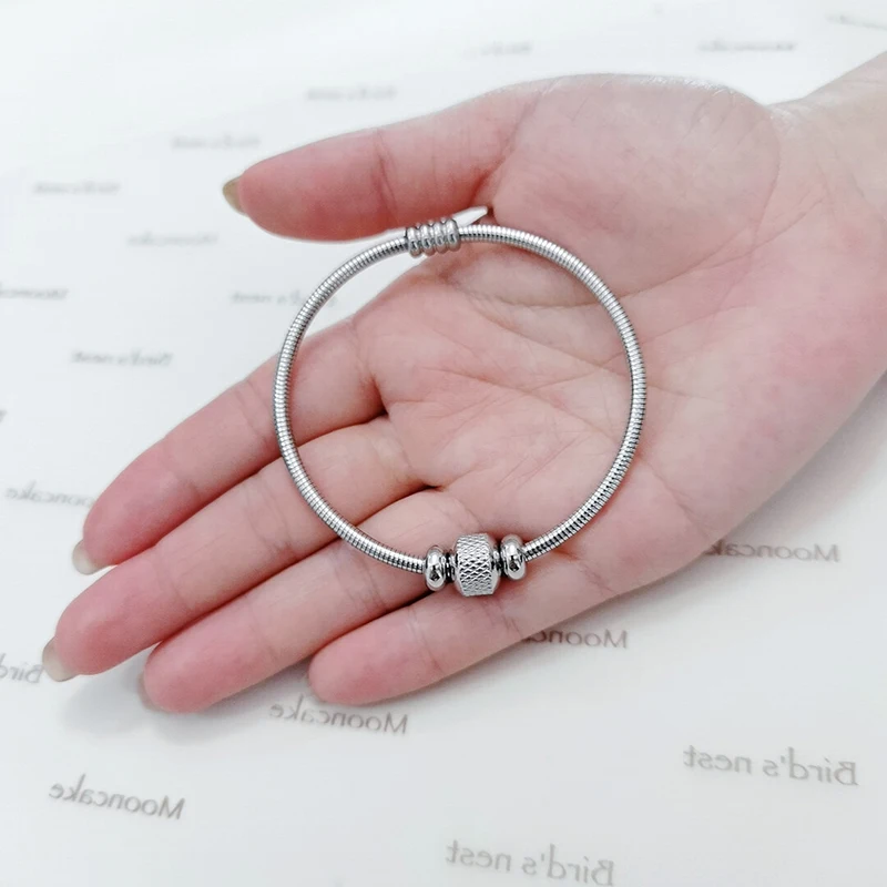 Fashion Simple Wear Resistant Jewelry Women\'s Metal Snake Chain Elastic Waterproof Magnet Self-priming Stainless Steel Bracelets