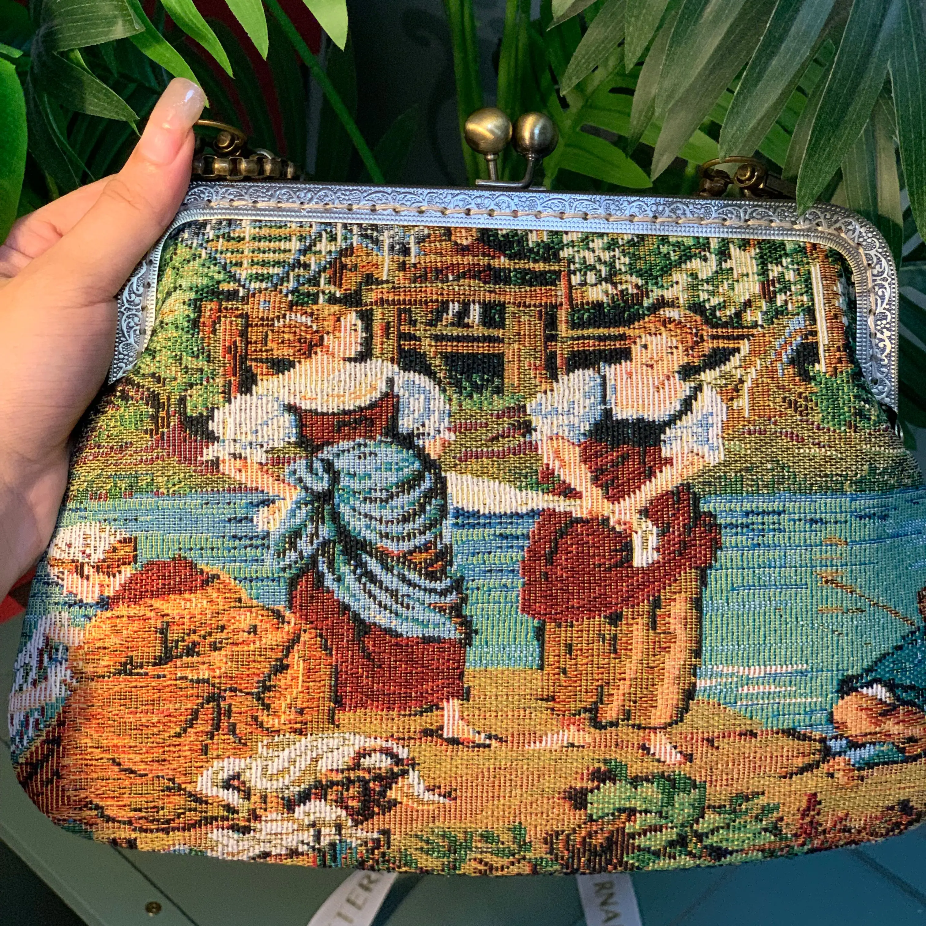 Lost in Vintage French Tapestry Figural dompet bingkai logam Aubusson Clutch tas Figural dinamis pemandangan dan romantis angka domba