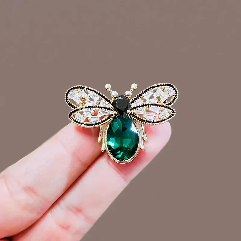 High End Green Crystal Bee Brooch For Women New Fashion Enamel Pin Accessories Gifts