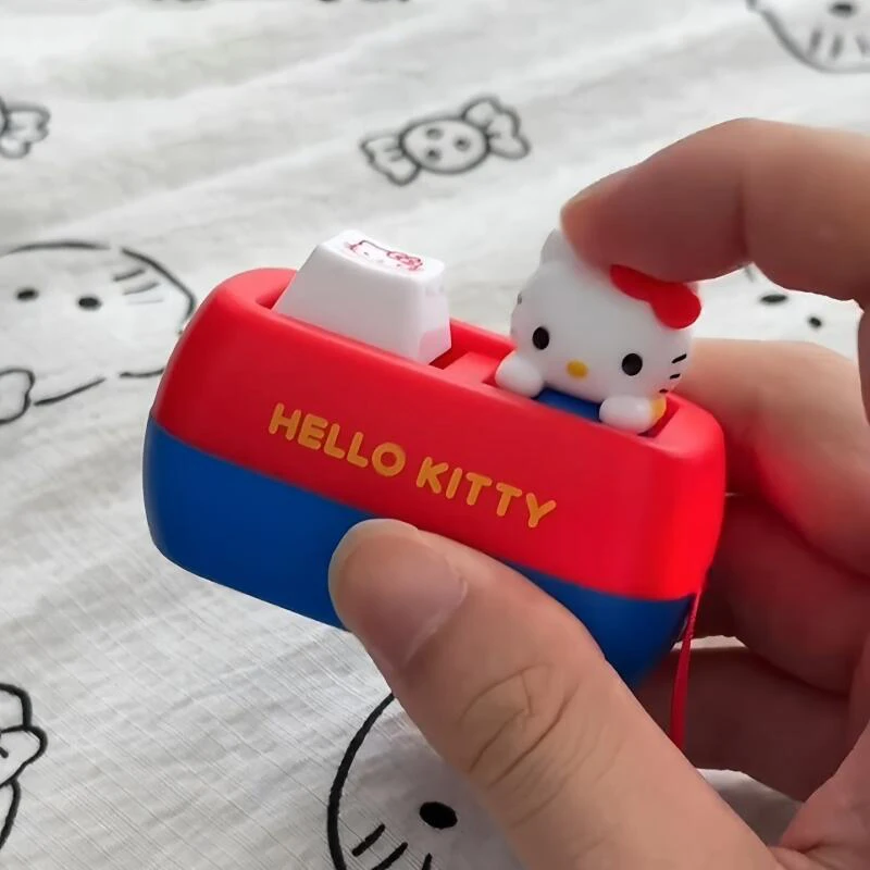 Sanrio Hello Kitty Portachiavi con pulsante vocale Kt Cat Keycap Giocattolo antistress Simpatico pulsante per tastiera Squishy Desk Decor Regali di compleanno