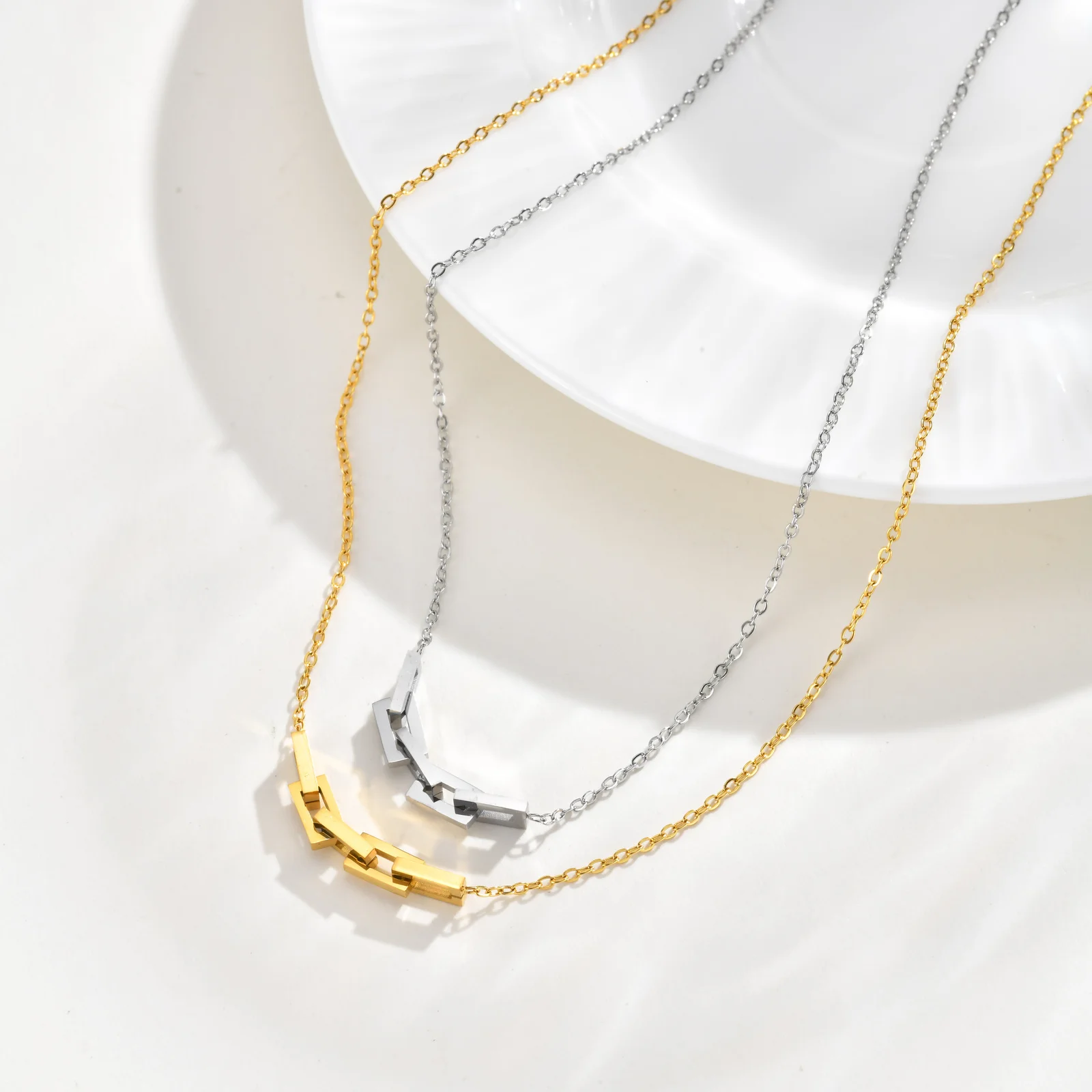 

Vnox Minimalist Stainless Steel Five Section Square Buckle Spliced ​​Necklace Spring Ring Clasp Choker Necklace for Women