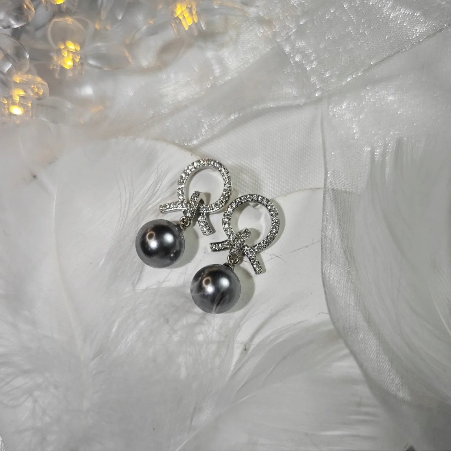 Французские высококачественные серьги с натуральным жемчугом, женские серьги с темпераментом, милые индивидуальные серьги с геометрическим узлом и бриллиантами