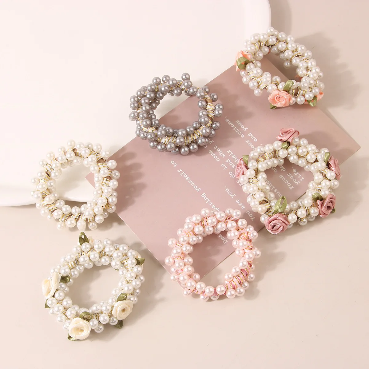 Scrunchies elegantes de flores de perlas para mujeres y niñas, bandas de goma, soportes de cola de caballo, accesorios para el cabello, lazos elásticos para el cabello