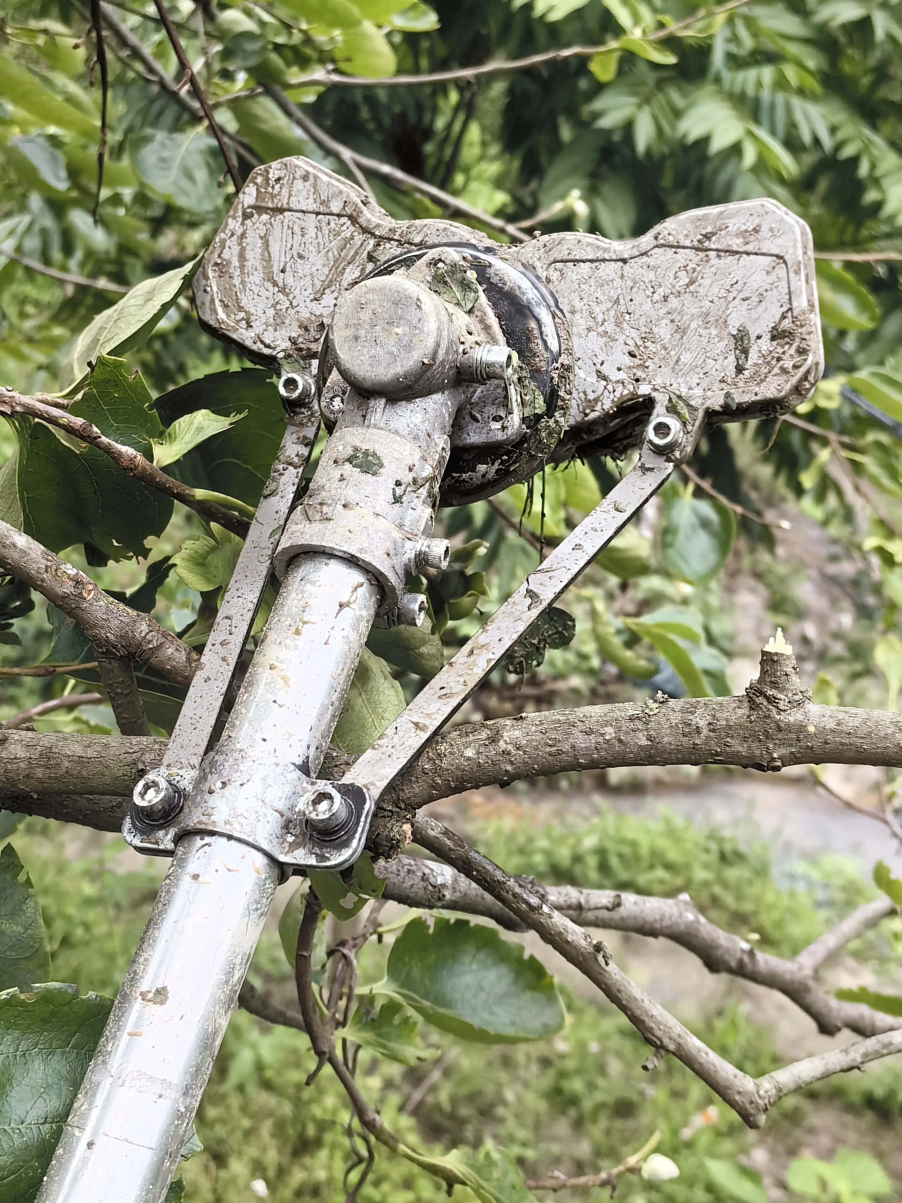 2024 Vertical Soil Tiller Attachment for Brush Cutter Vertical Type Weeder Weeding in Fruits and Vegetables