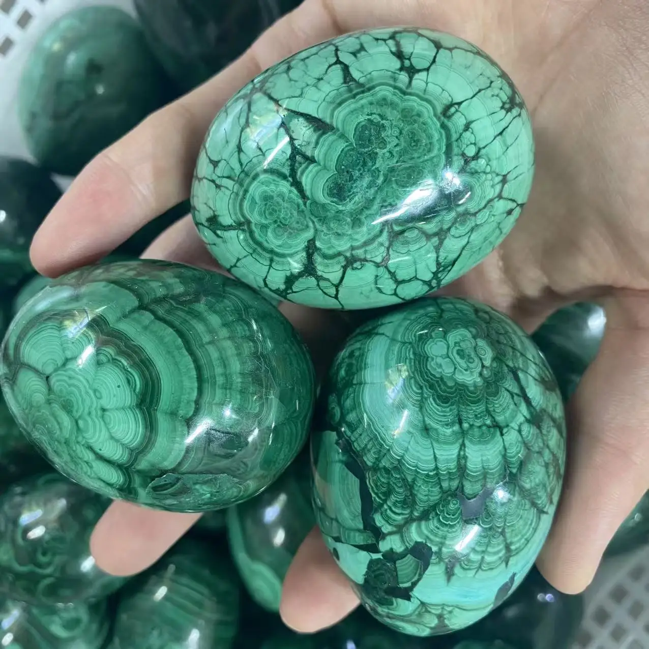 Natural malachite crystal quartz egg, for spiritual healing, as a decoration for home aquarium, for purification and divination,