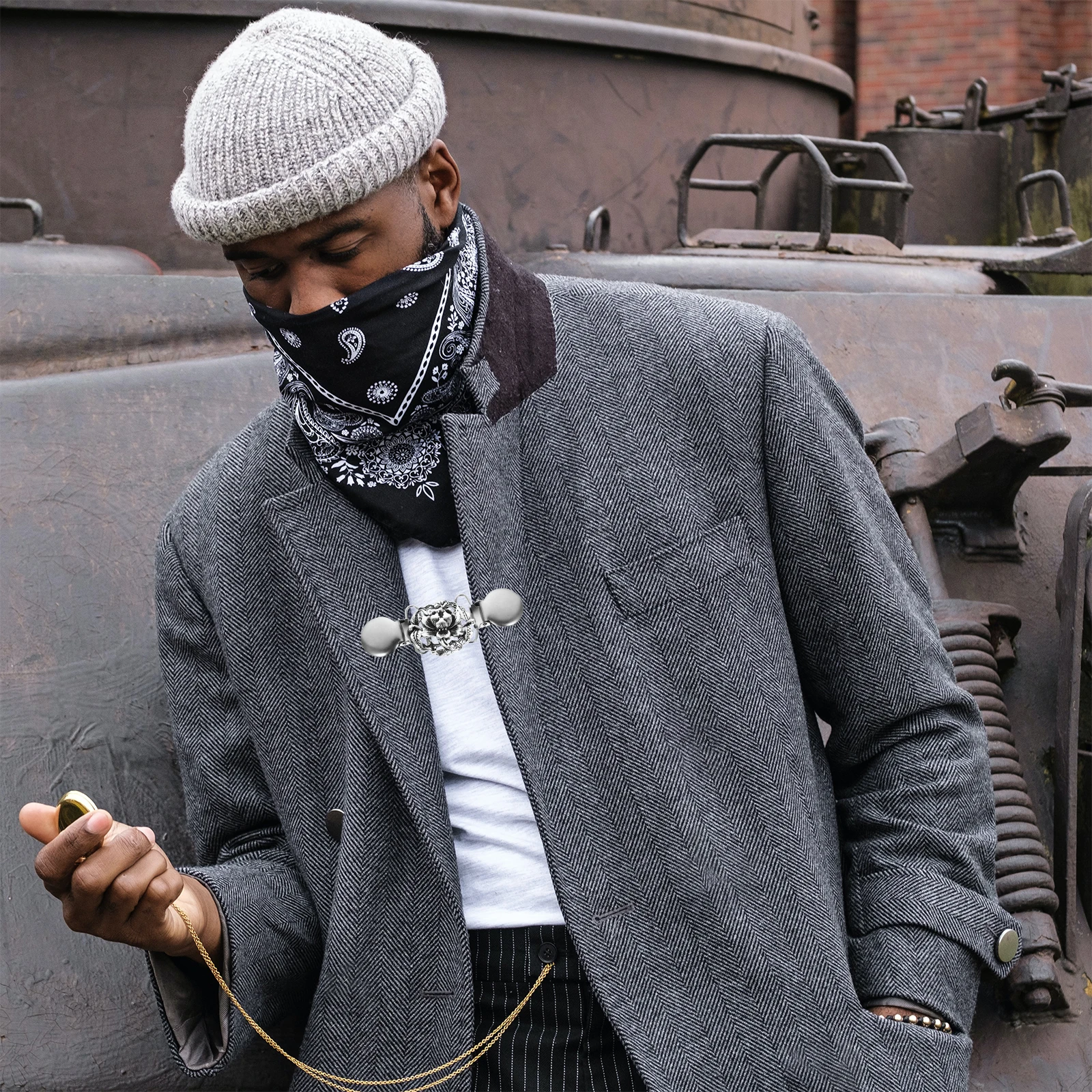 

2Pcs Premium Material Chest Scarf Buckle Eye Catching Fashionable Appearance Lasting Shine Scarf Buckles