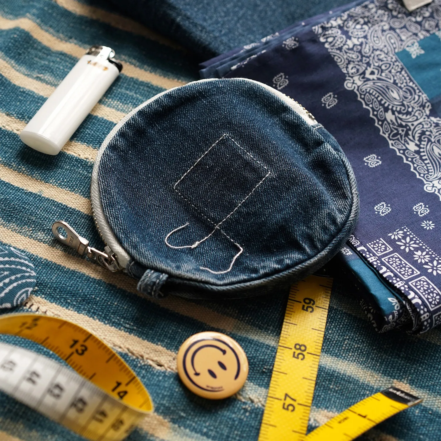 Vintage Round 10oz Washed Denim Coin Purse Military Style Stitching Hanging Pouch YKK Zipper Blue Small Bag for Unisex Daily