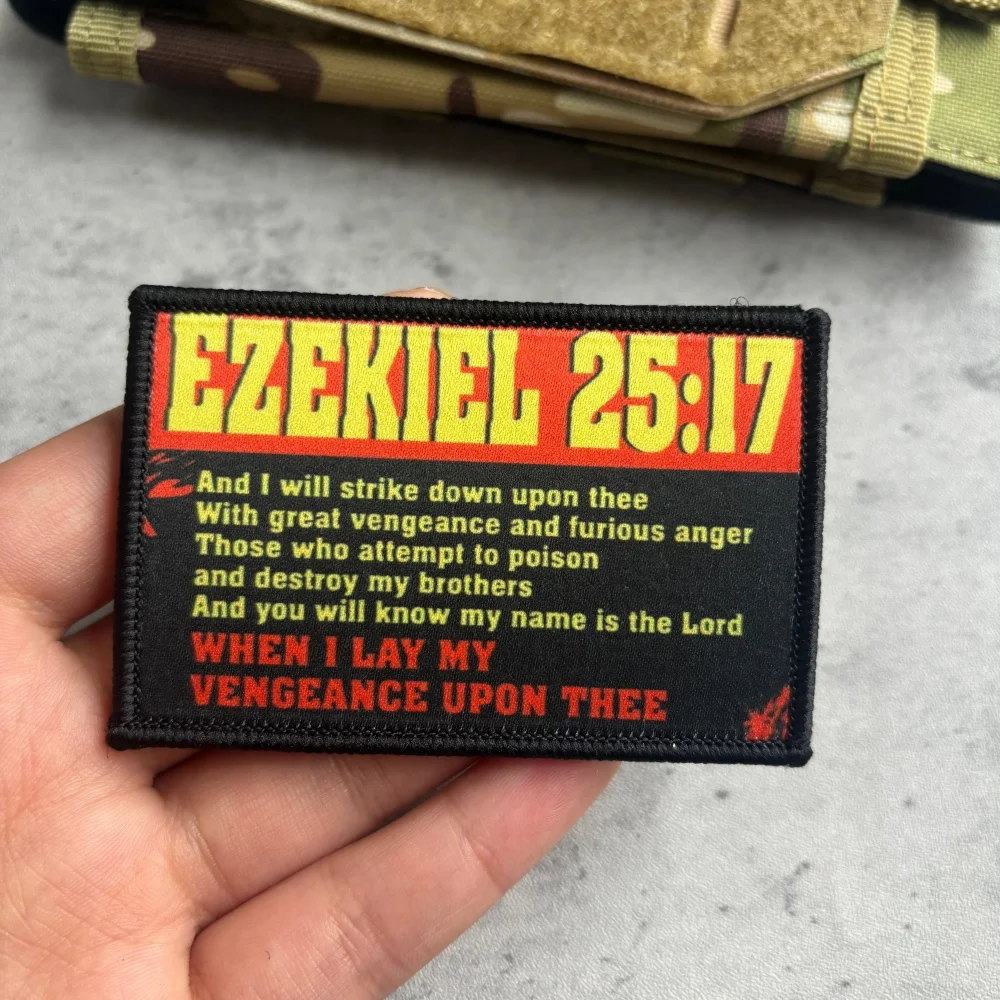Parche con cita de Pulp Fiction, Ezequiel 25:17, insignia táctica de moral con gancho y bucle para mochila, chaqueta, aplique decorativo impreso