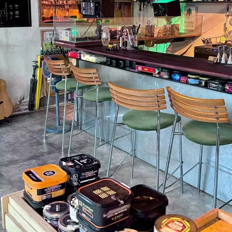 Рисунок 4 - Минималистичные черные барные стулья