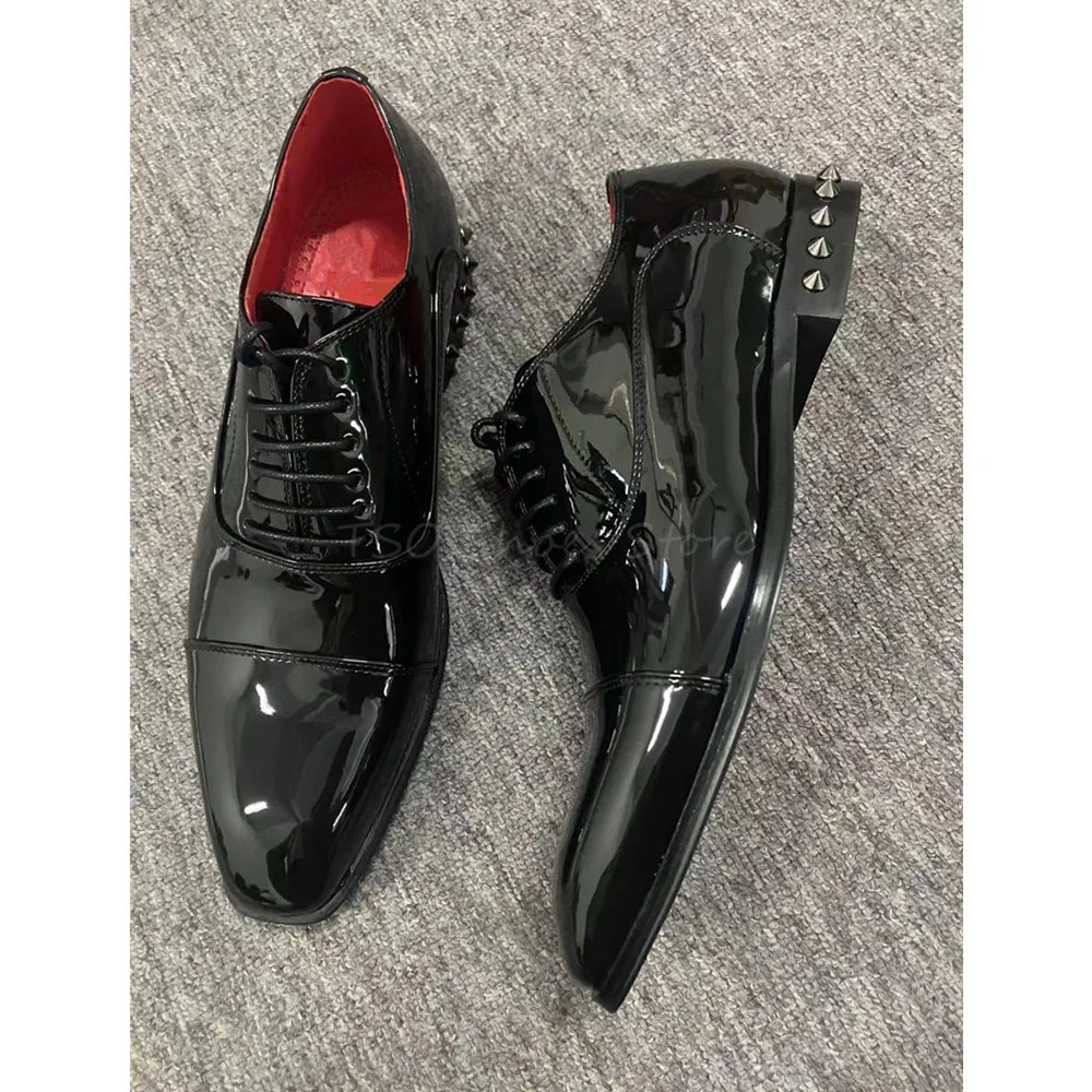 

Pointy Black Patent Leather Men Dress Shoes Male Wedding Shoes Lace Up Rivets Decor Low Heels Business Formal Shoes Brand Design