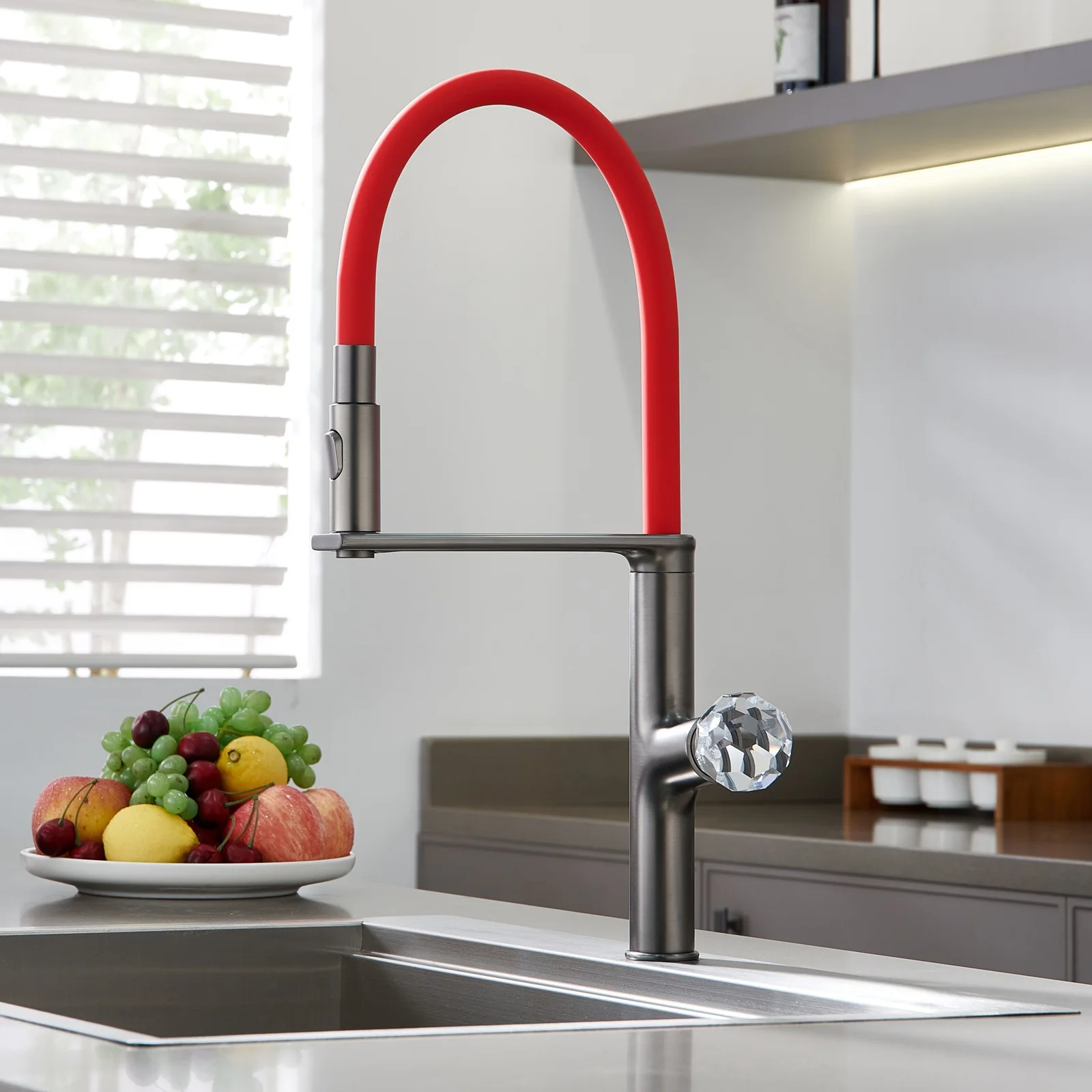Rotating and pull-out kitchen faucet, modern all copper kitchen hot and cold faucet, household spiral switch faucet GN852MV