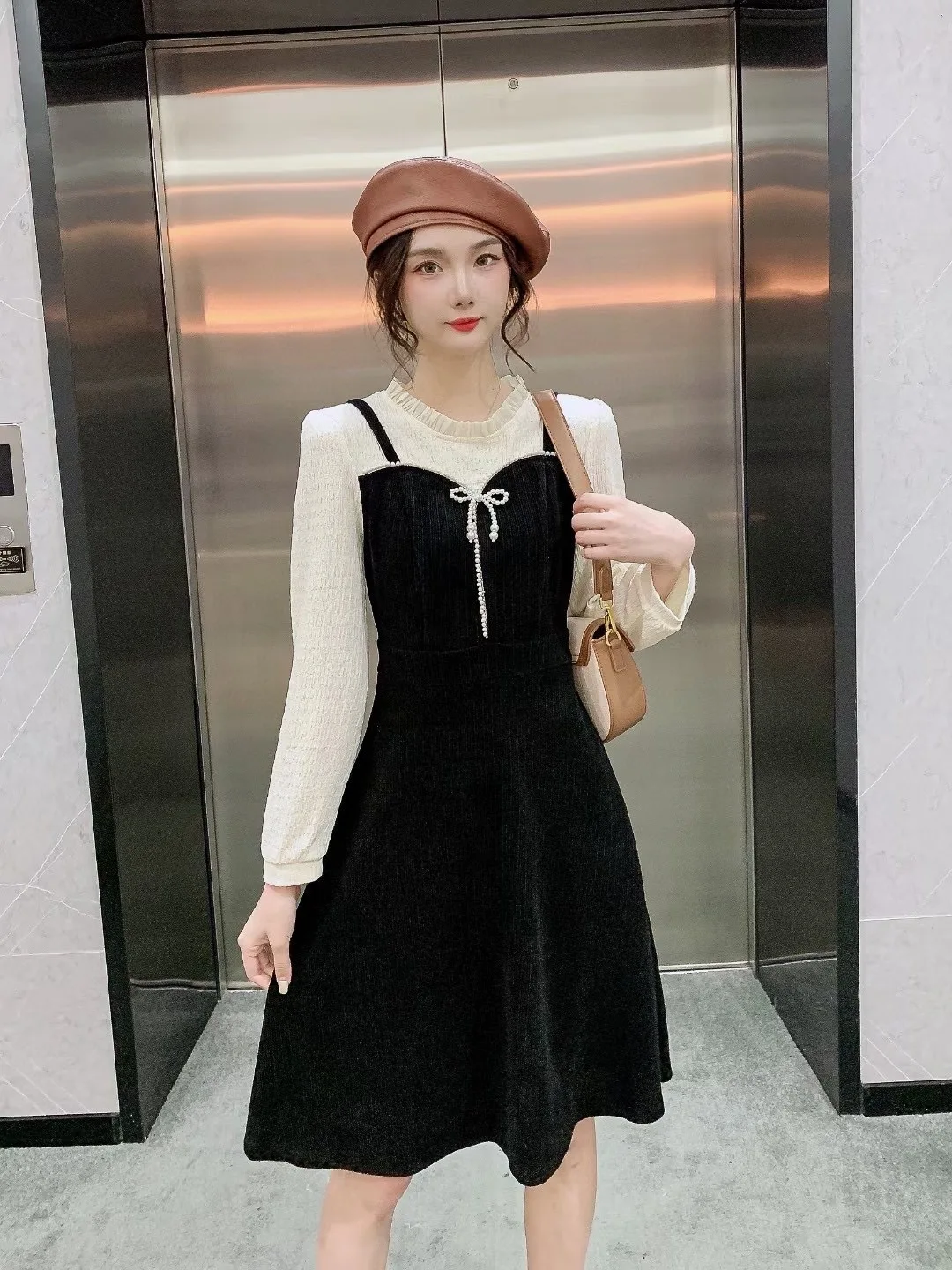 

Autumn And Winter New 2023 Women's ClothingLace Pearl Stitching Fake Two-Piece Dress 1014