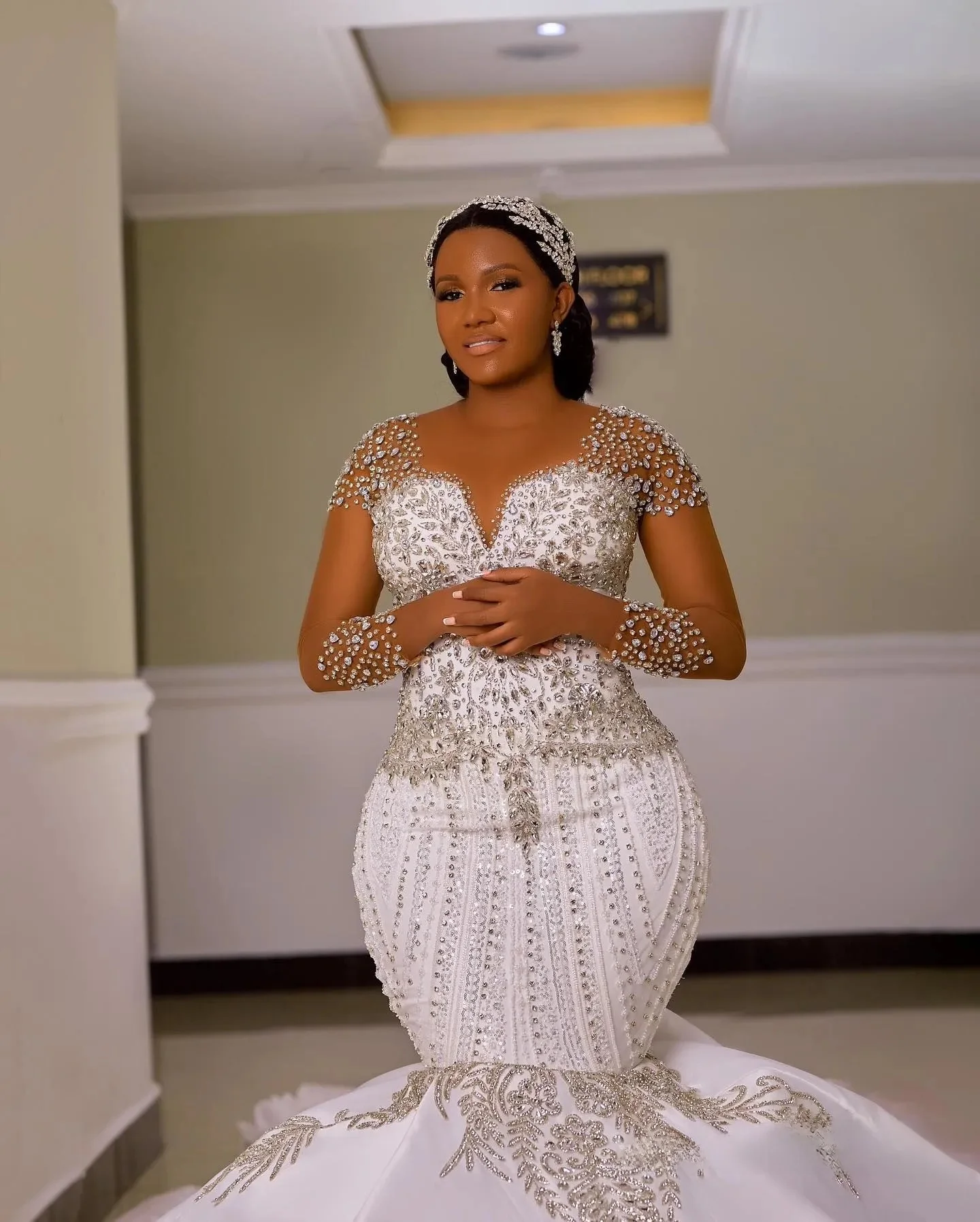 

Customized Plus Size African Wedding Dress For Bride Bridal Gowns Luxurious Illusion Mermaid Sheer Neck Satin Beaded Rhinestone