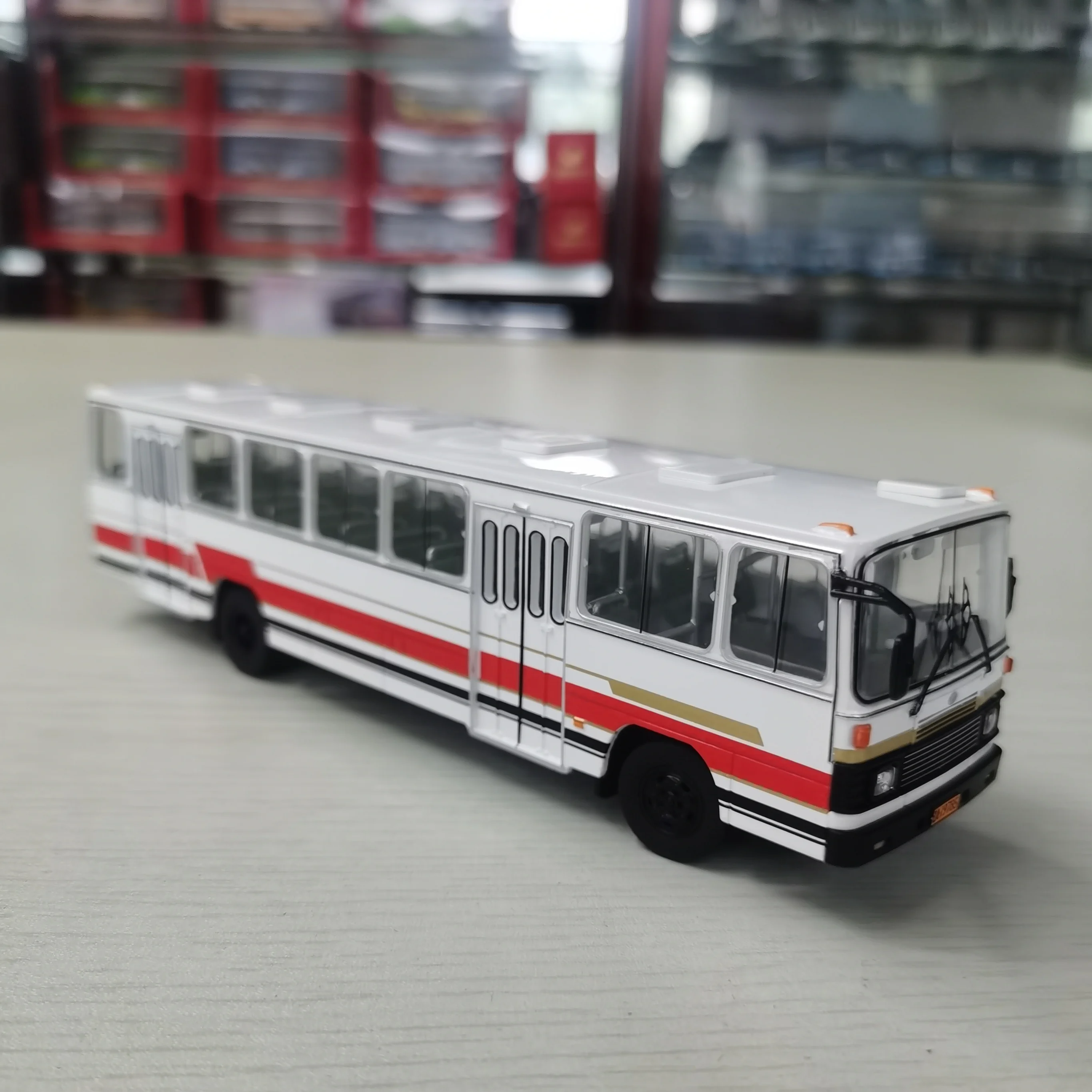 

Diecast 1:64 Scale Huanghai Bus DD6111CS Bus Car Model Collectible Toy Gift Souvenir Display Ornament