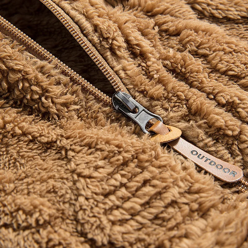 سترة جديدة لخريف وشتاء 2025 بغطاء للرأس من الصوف بسحاب للرجال، معطف سميك