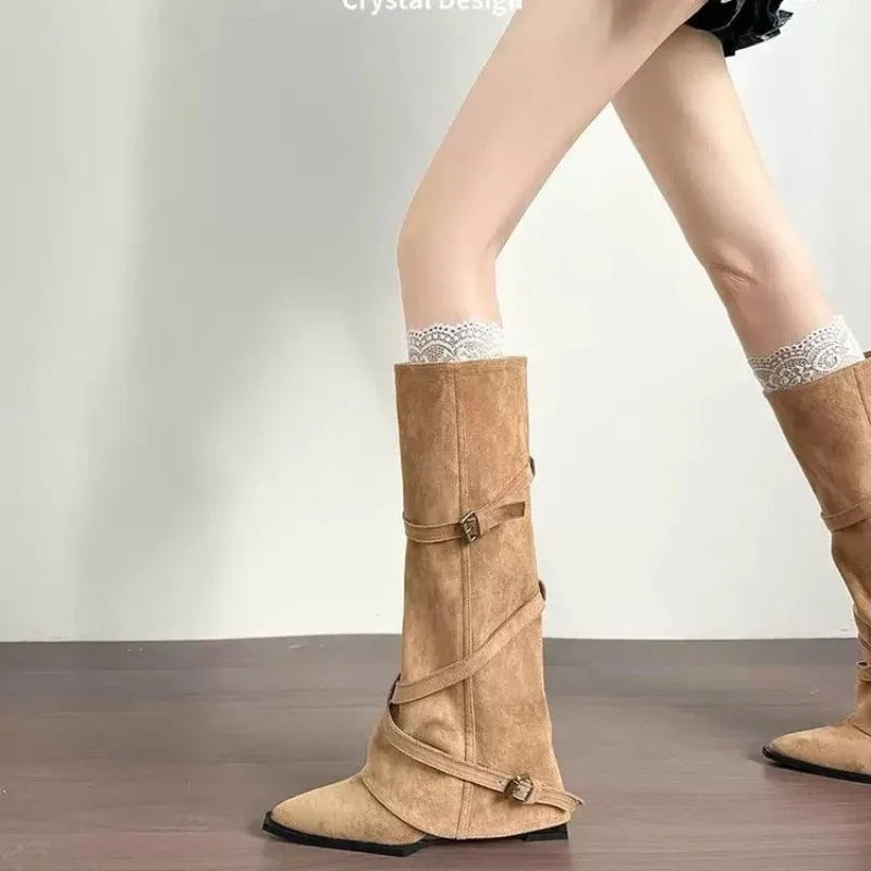 الأوروبية والأمريكية التوابل الفتيات الخريف والشتاء أحذية جديدة حزام مشبك الرجعية أشار تو 2025 أنبوب طويل فارس الأحذية