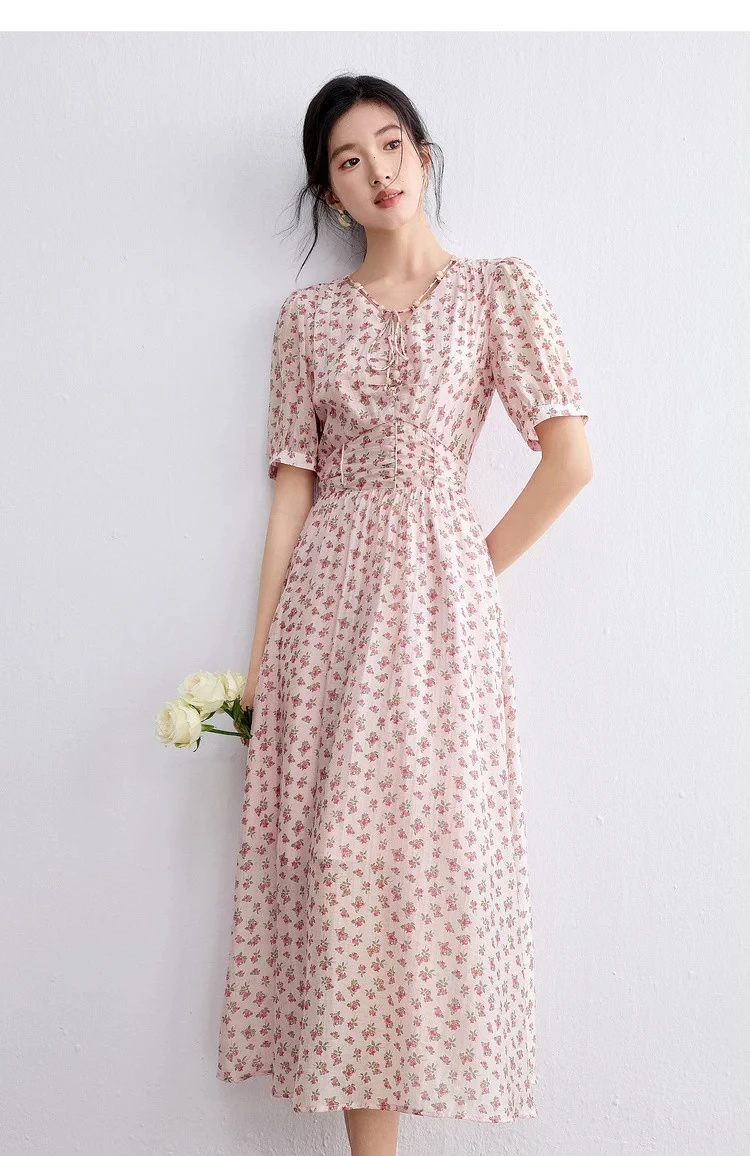 SENTUBILA Elegantes Blumen-Sommerkleid für Damen 2026, lässiges Kleid mit V-Ausschnitt, plissiertem Rock, kurzen Puffärmeln und schmaler A-Linie 162LO6257X – Detail 19