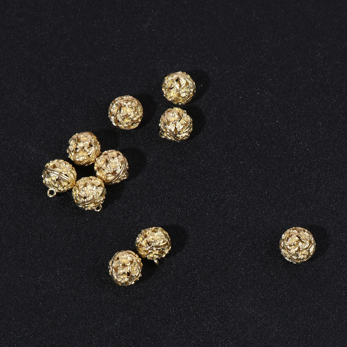10Pcs Hollow Ball Pendant DIY Craft Accessory Convallaria Decor for Bag Backpack Keychain Home Office Christmas Gift