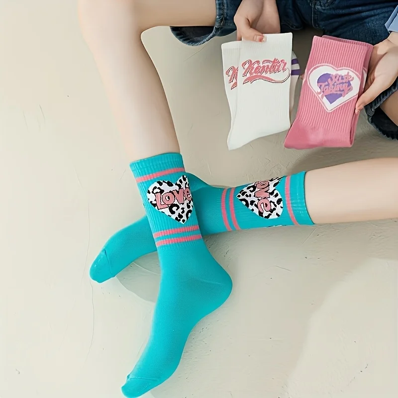 5 Paar saisonale, trendige, süße, vielseitige, modische, lange Sportsocken mit Erdbeer- und Blumenmuster für Damen – Detail 3