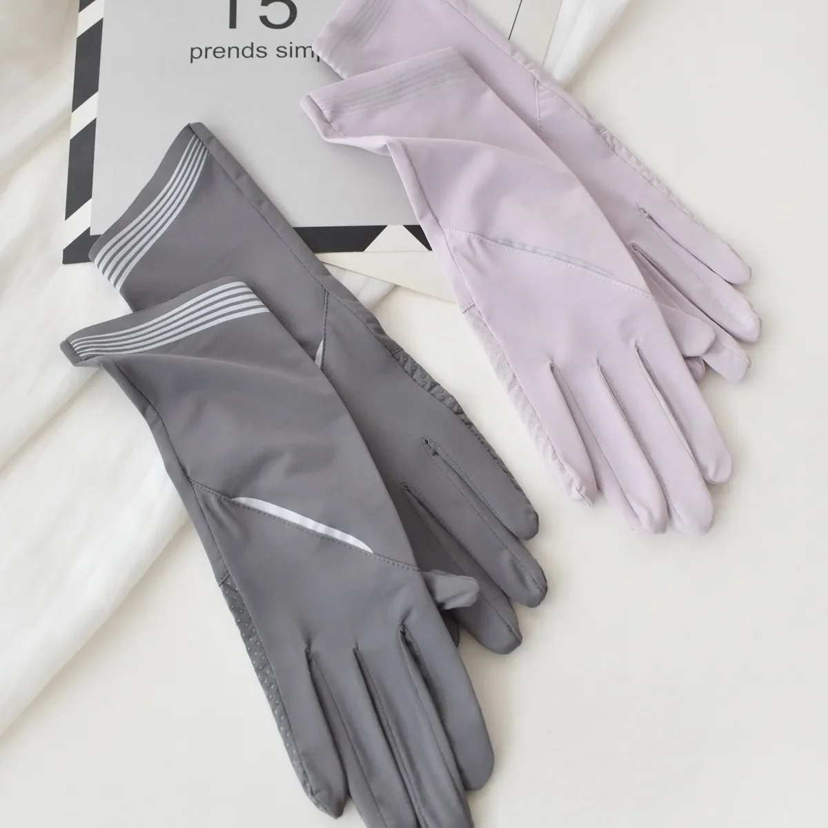 UV-protective Gloves for Women Lightweight Summer Gloves with Two-finger Cutouts Cooling Silk Fabric