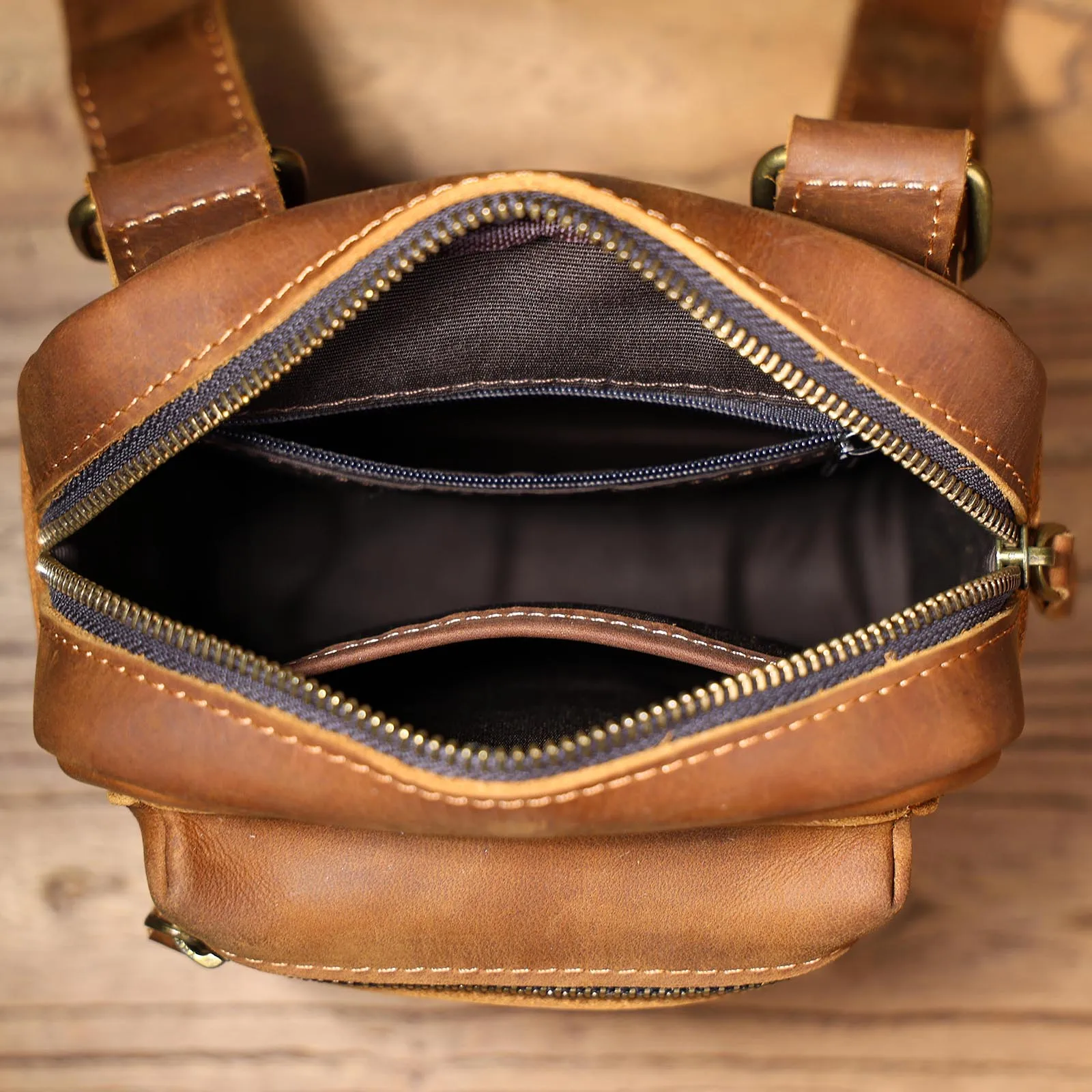 Echte Leder Herren-Freizeit-Umhängetasche, Mini-Handytasche, Crossbody-Tasche, Modische Rindsleder-Brusttasche aus Crazy Horse Leder – Detail 13