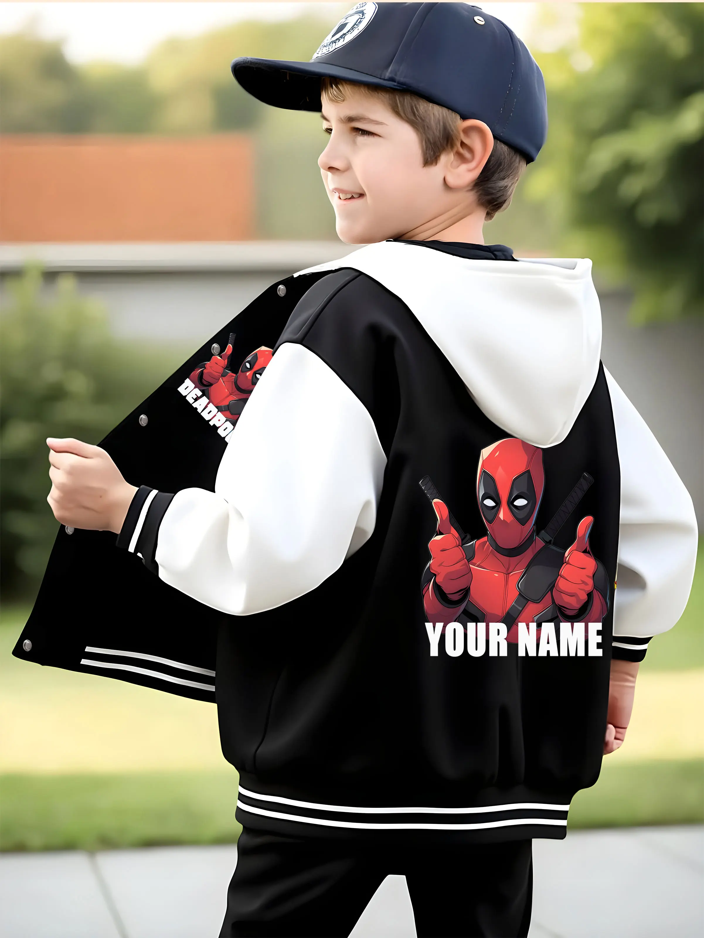 سترة بيسبول MINISO Marvel Boys - طباعة صورة ممتعة من Deadpool، أسلوب حيوي، مثالية لملابس الربيع والخريف غير الرسمية، مناسبة