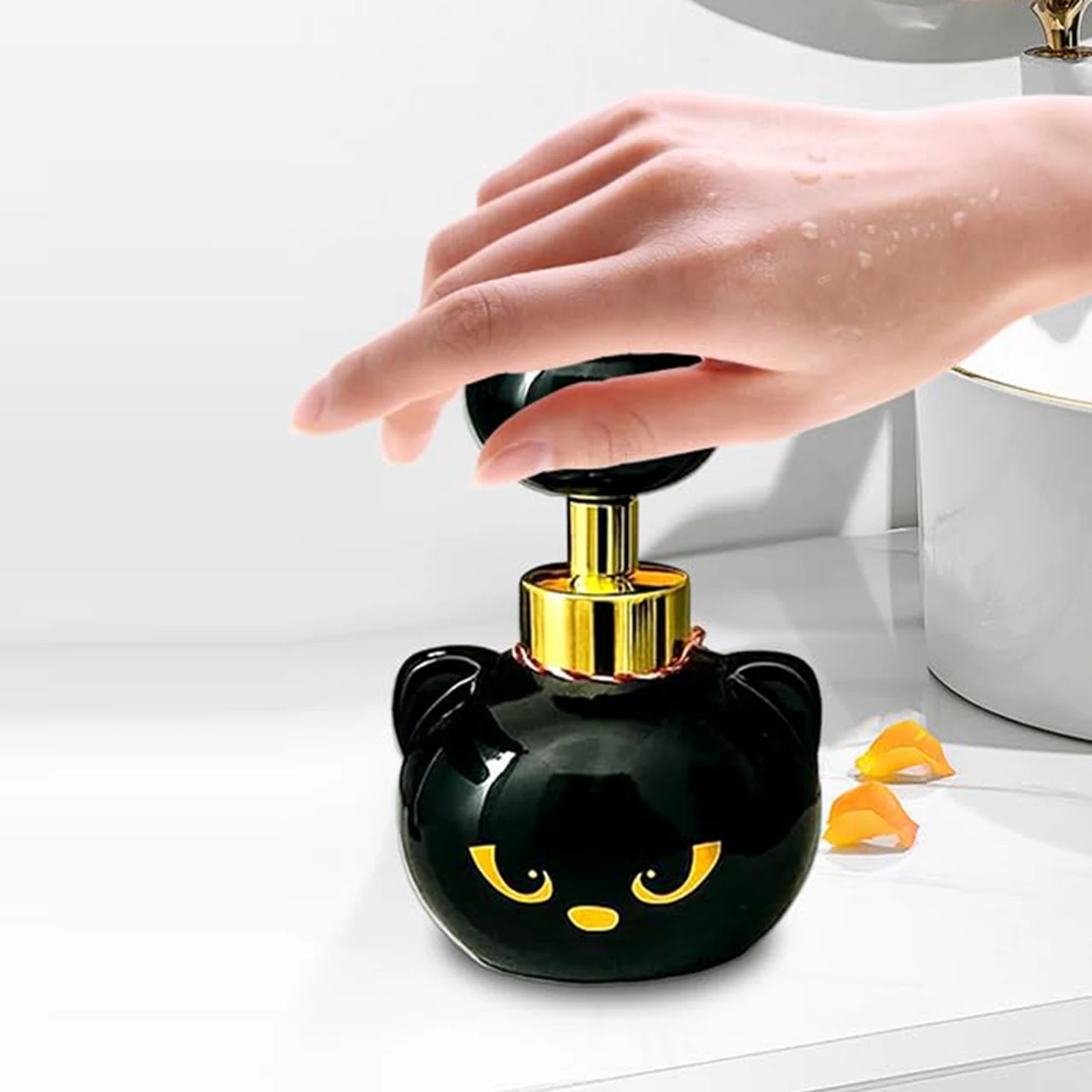 Cute Cat Paw Foam Soap Dispenser Cats Paw Print Soaps Pump Bottle Halloween Cat Paw Foaming Soap Dispenser for Bathroom Kitchen