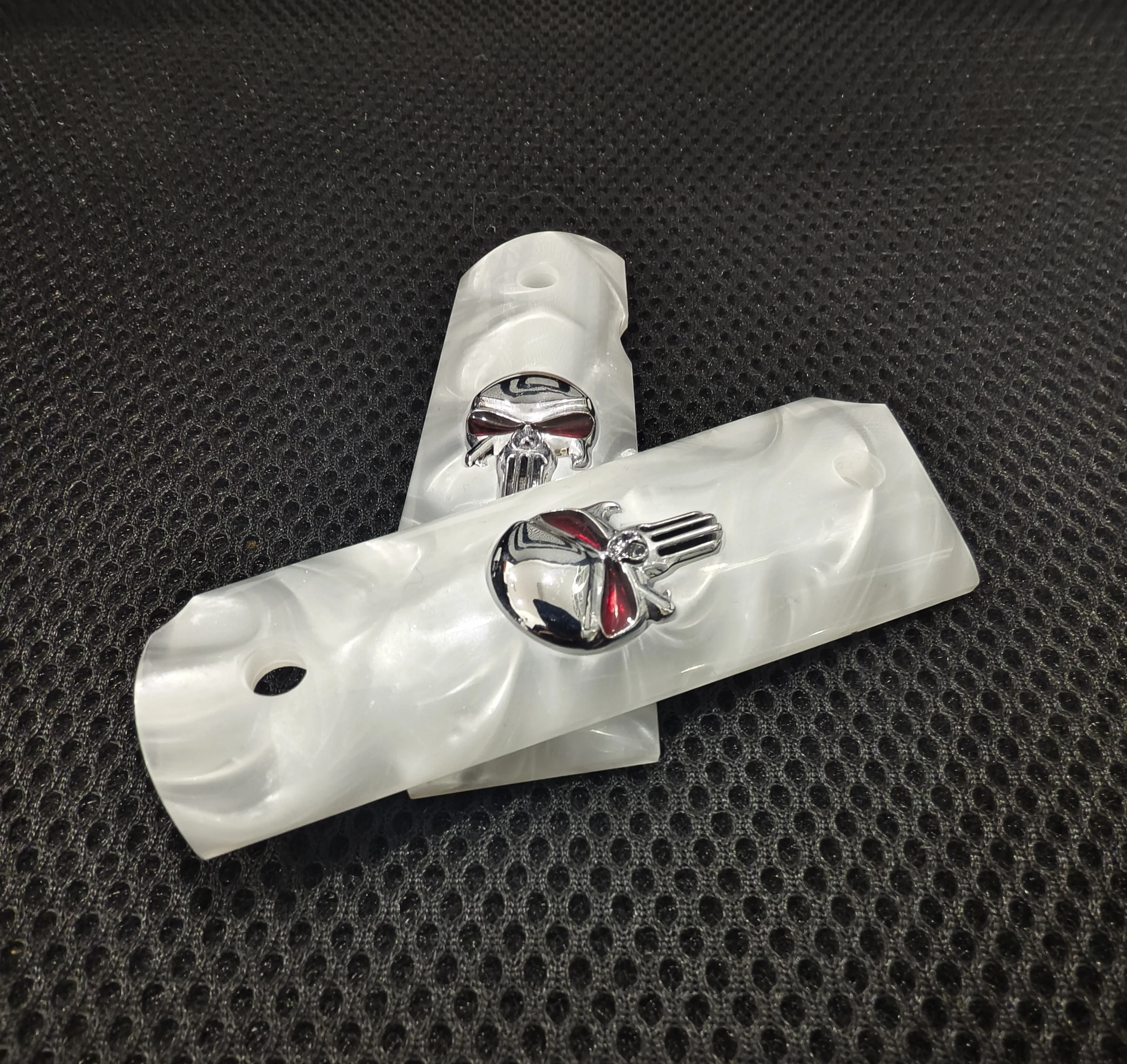 1911 그립스 풀 사이즈, 화이트 펄 실버 스컬 레드 아이즈, 콜트, 킴버, 스프링필드, 레밍턴, 락 아일랜드, 군용 커맨더에 적합