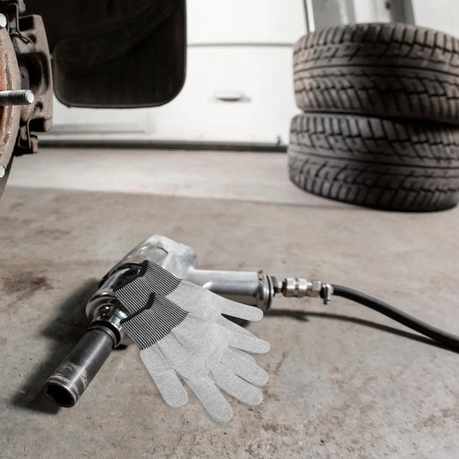 

1 пара защитных рабочих перчаток для виниловой пленки, устойчивых к истиранию, гибких, плотно прилегающих к рукам, для детальной работы по нанесению пленки.