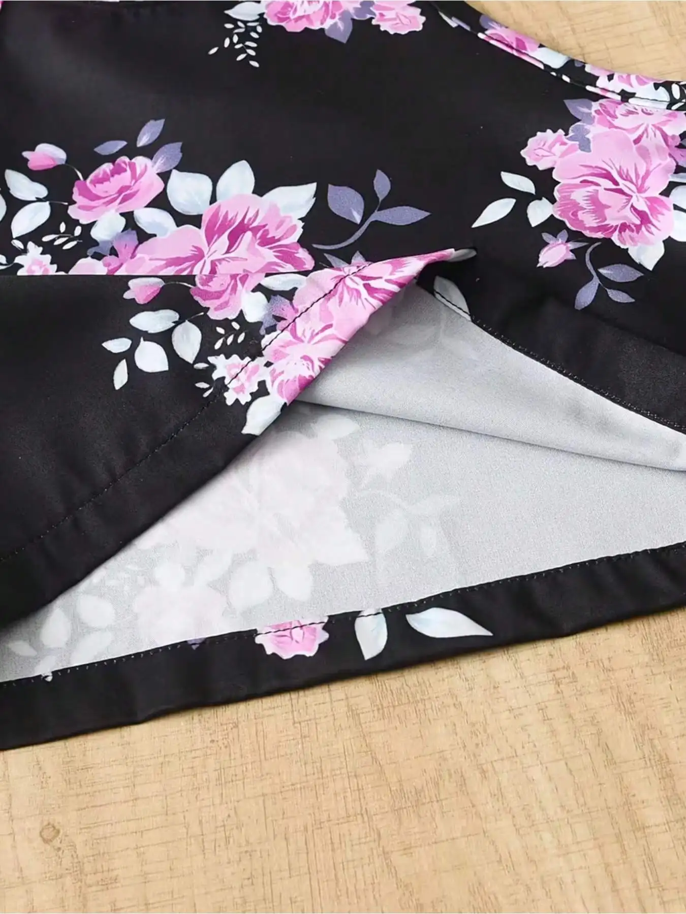 Kinder-Set mit Blumenmuster: Ärmelloses Oberteil mit Rundhalsausschnitt und elastischem Bund, Netzrock, Kinderoutfit – Detail 7