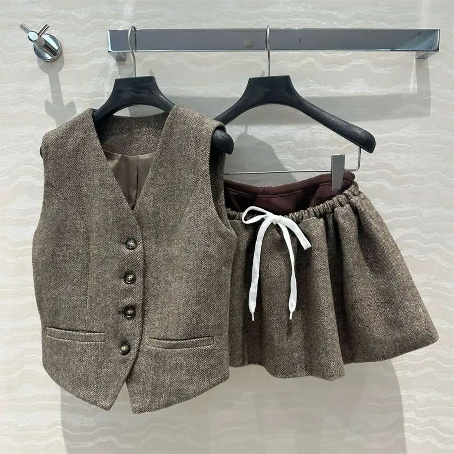 2024 Autumn Herringbone Wool Three Piece Set Embroidered Artistic Style Vest Paired With Short Skirt And Brown Leggings