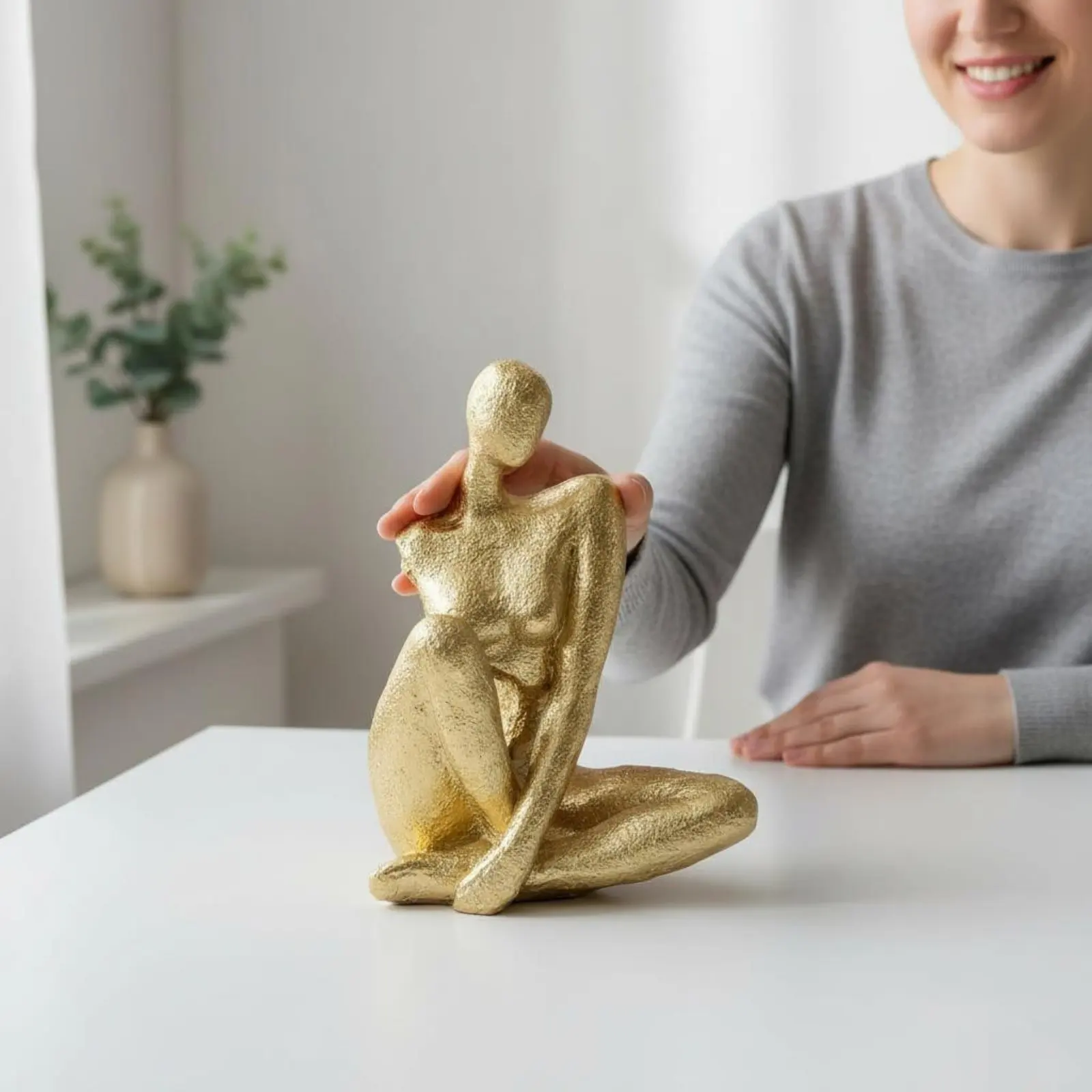 Abstract Human Statue Sophisticated Decor Golden Sitting Figure Desktop Figurine Fine Workmanship House Decoration for Desktop