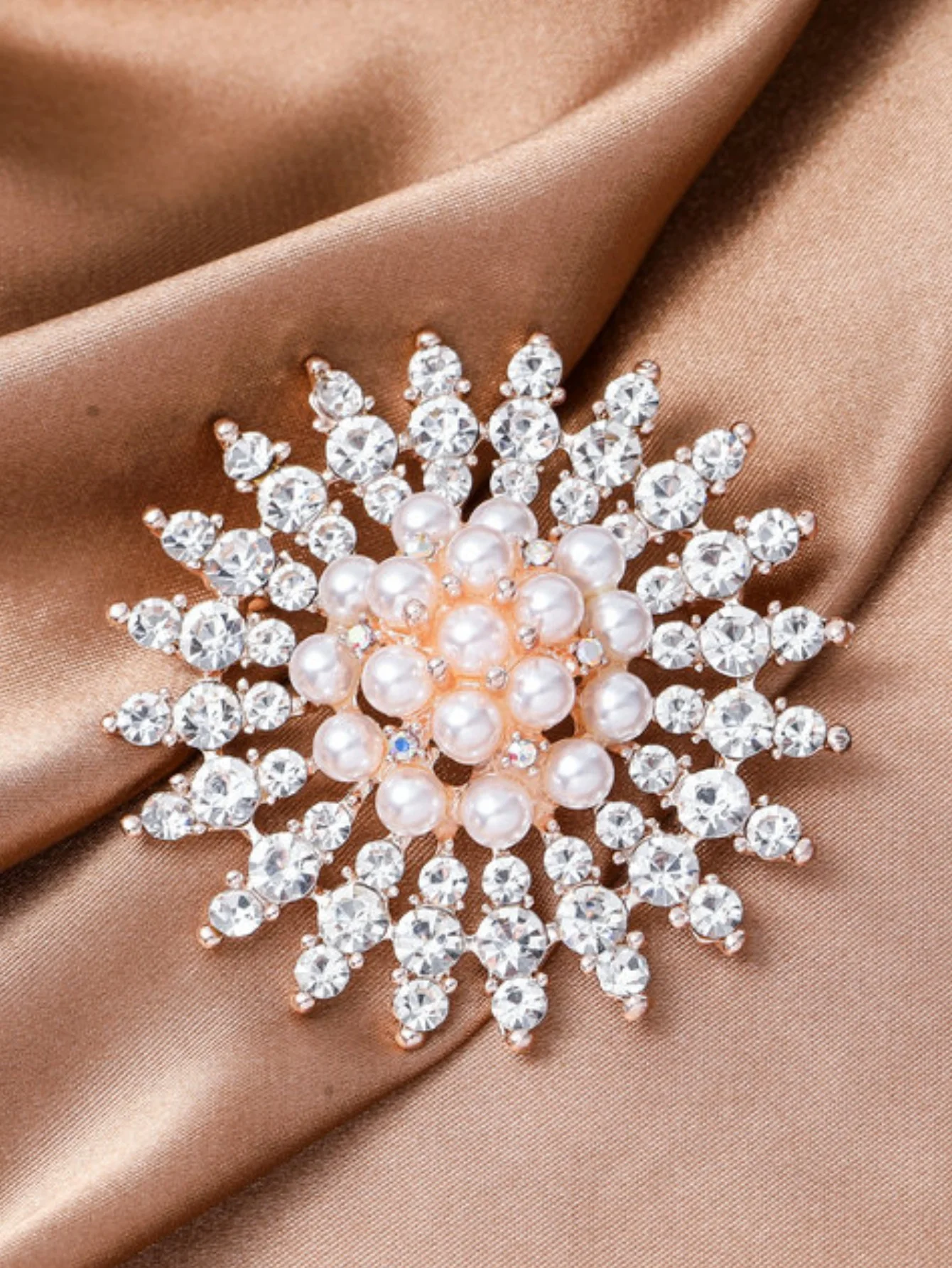 1PC women\'s fashion temperament, multiple types of geometric imitation pearl brooch accessories, party holiday gifts