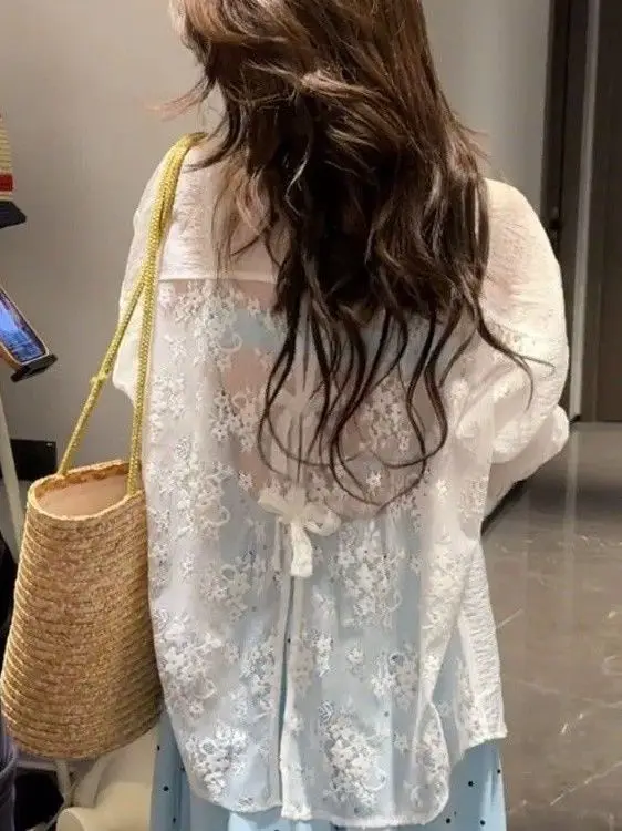 

Белая кружевная длинная све женская irt, летняя новая верхняя одежда Sle, защита от солнца, нежная ветровая блузка, корейская свободная посадка с принтом