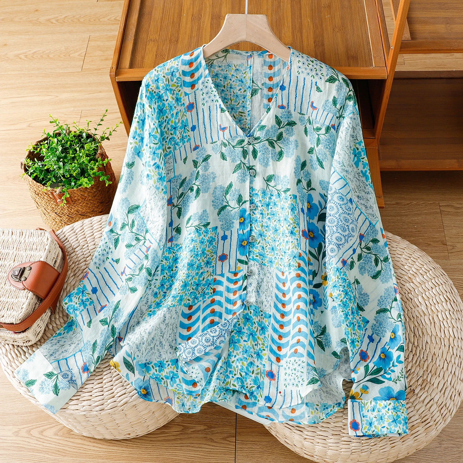 

Blue Floral Long Sve irt Women's Spring Autumn French South Sle Vaion Thin V-ne Cardigan Loose Cotton Blend