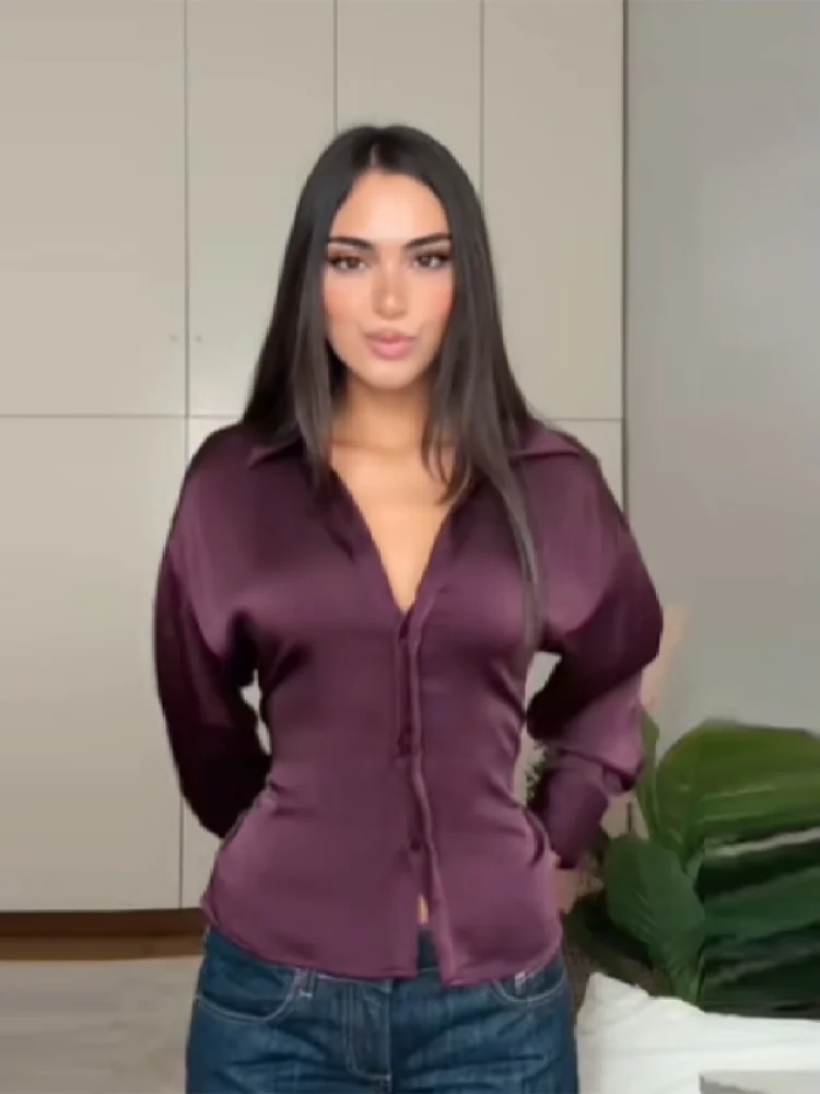 Eleganckie jesienne bluzki damskie, codzienne bluzki z dekoltem w serek, zapinane na guziki, pulowery, topy, satynowe bluzki sznurowane, nowa moda damska 2025.