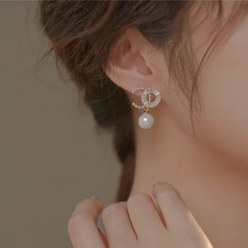 Orecchini nuovo semplice orecchino di strass di perle di temperamento rotondo a forma di C per le donne ciondolo di cristallo gioielli da ragazza con orecchini a bottone di moda