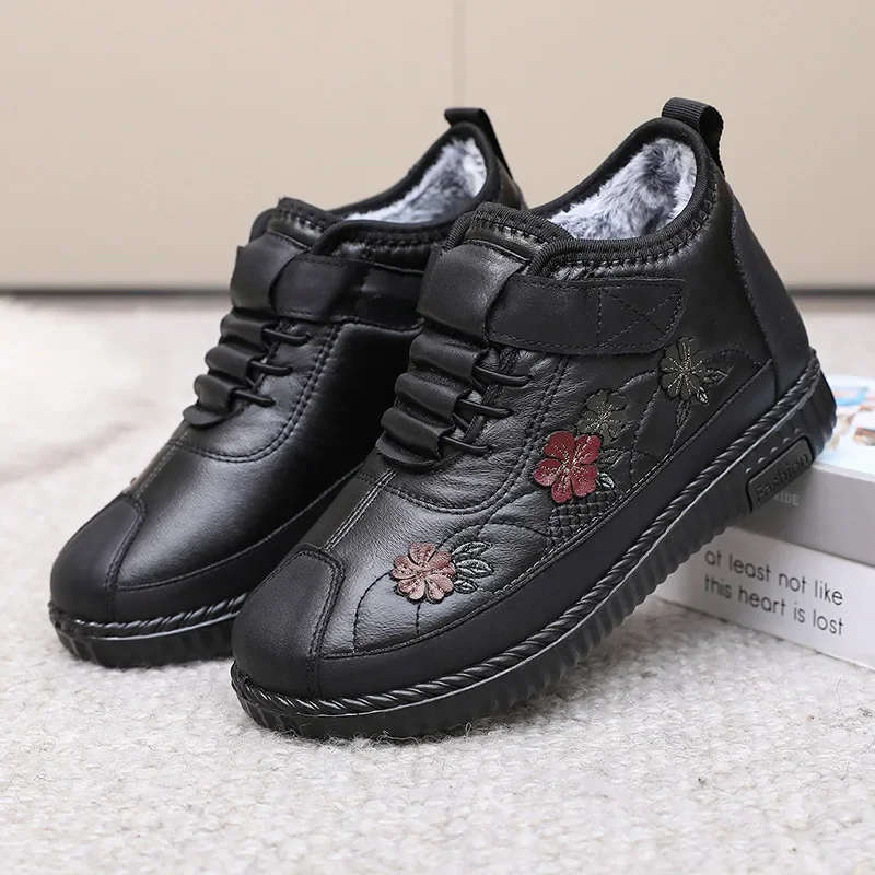 Damskie zimowe bawełniane buty Ręcznie robione wodoodporne ciepłe haftowane kwiaty Lekkie wygodne grube podeszwy Matka Śniegowce