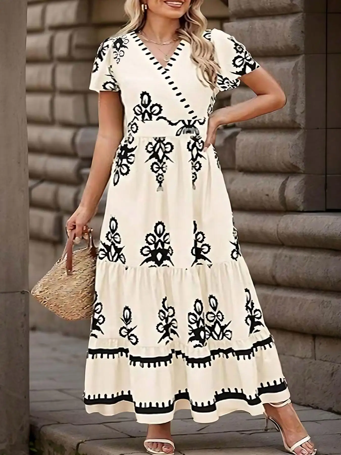 

Plus Size Women's Summer Fitted Dress, Ditsy Floral Pattern, Casual Style, Moderate Fabric Thickness, Age 35-44, Woven Material,