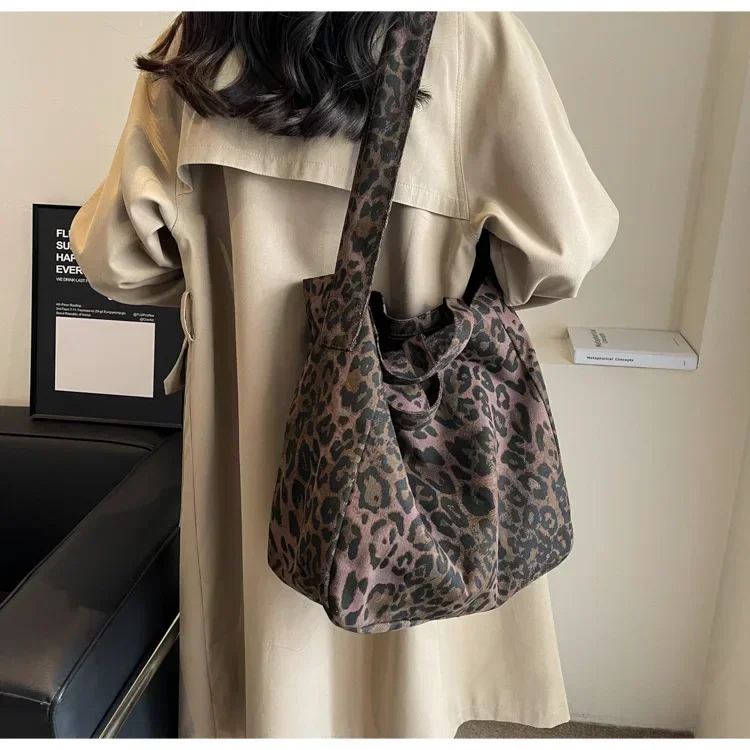 Leopard print crossbody bag detail view