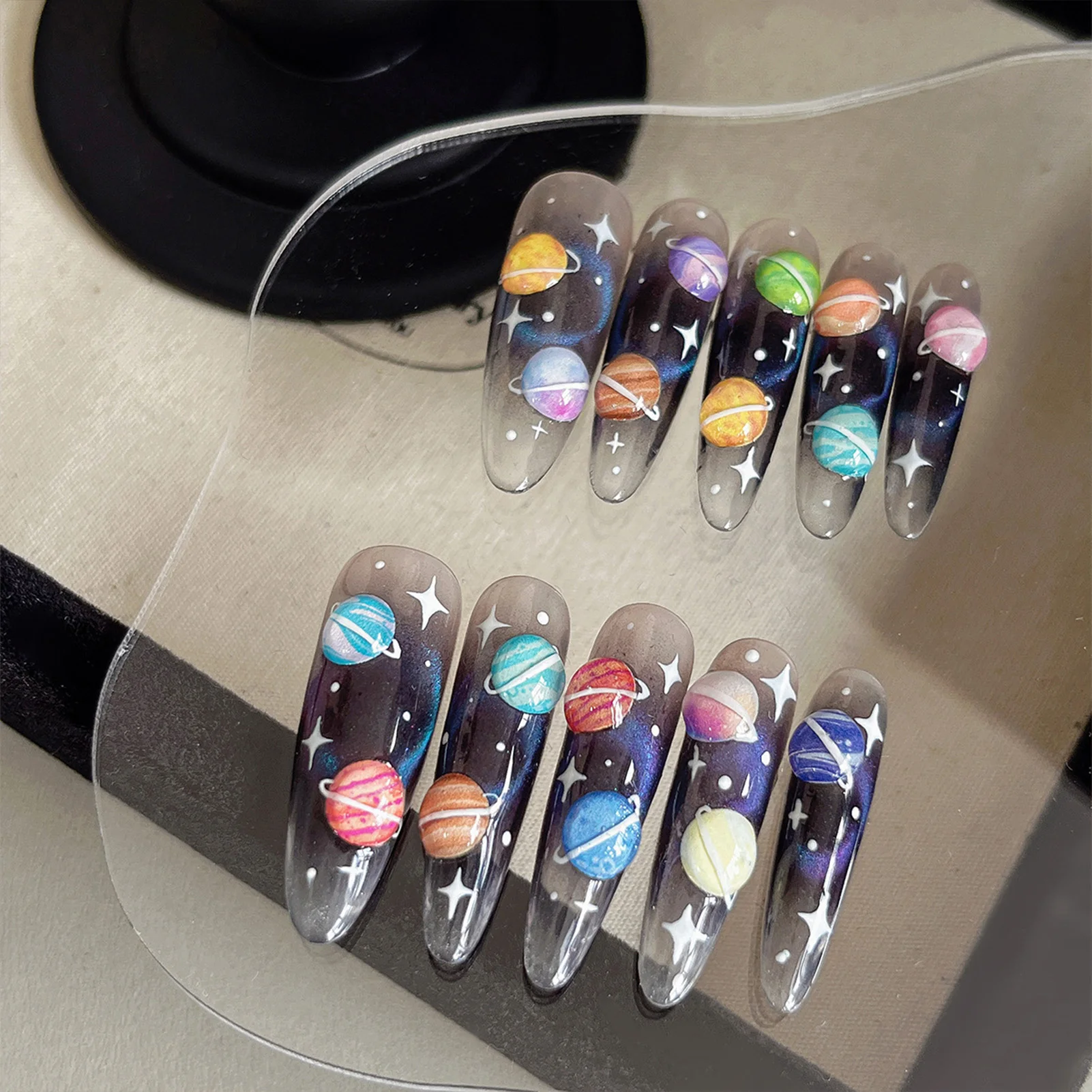 銀河間宇宙ネイルステッカー ゼリー状接着剤付き 惑星ネイルデカールステッカー クリエイティブでキュートな漫画風デコレーションステッカー