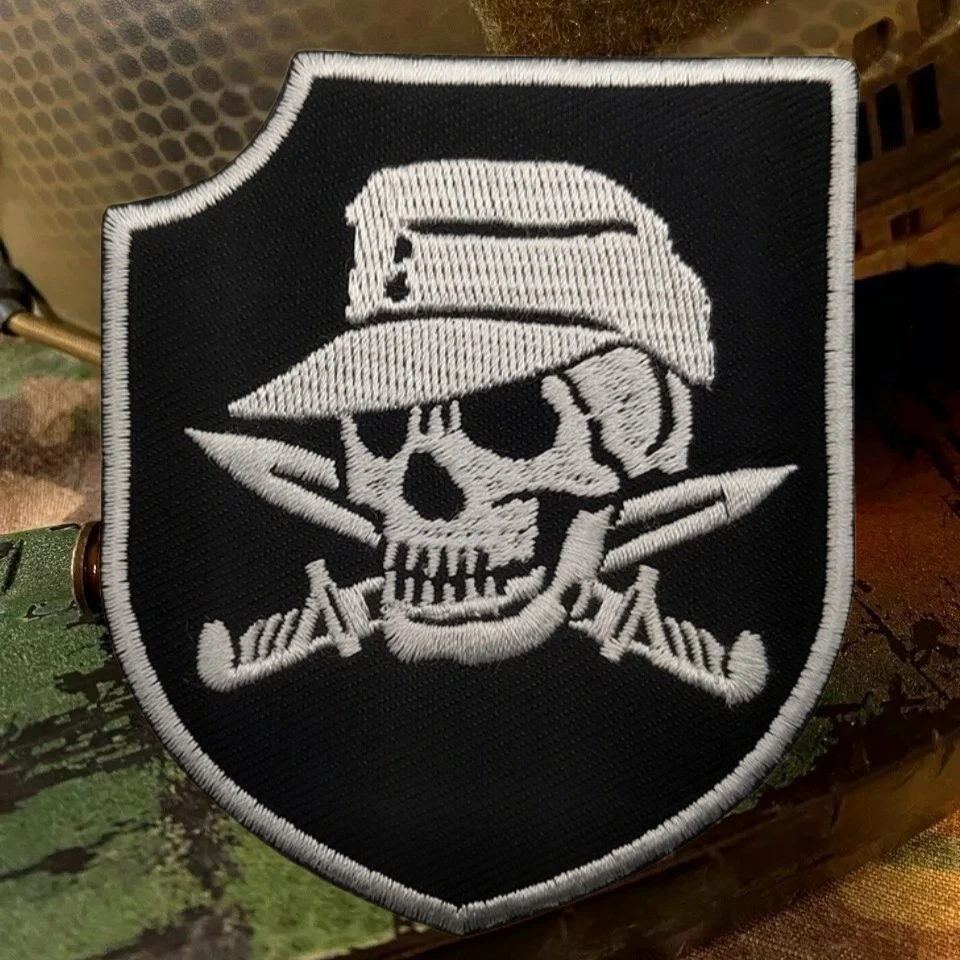 

Female Demon Head Embroidery Patch Hook and Loop Morale Badge Skull Armband Patches for Clothing Backpack Decorative Sticker